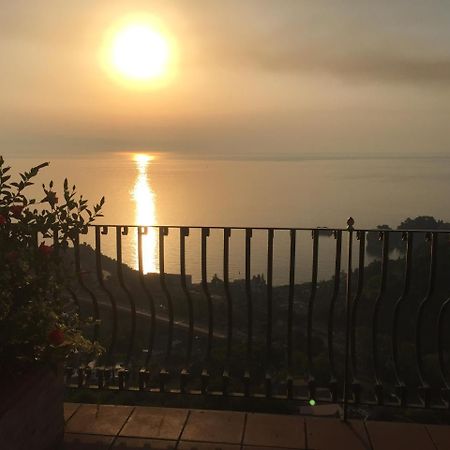 B&B La Terrazza Sul Mare ตาออร์มินา ภายนอก รูปภาพ