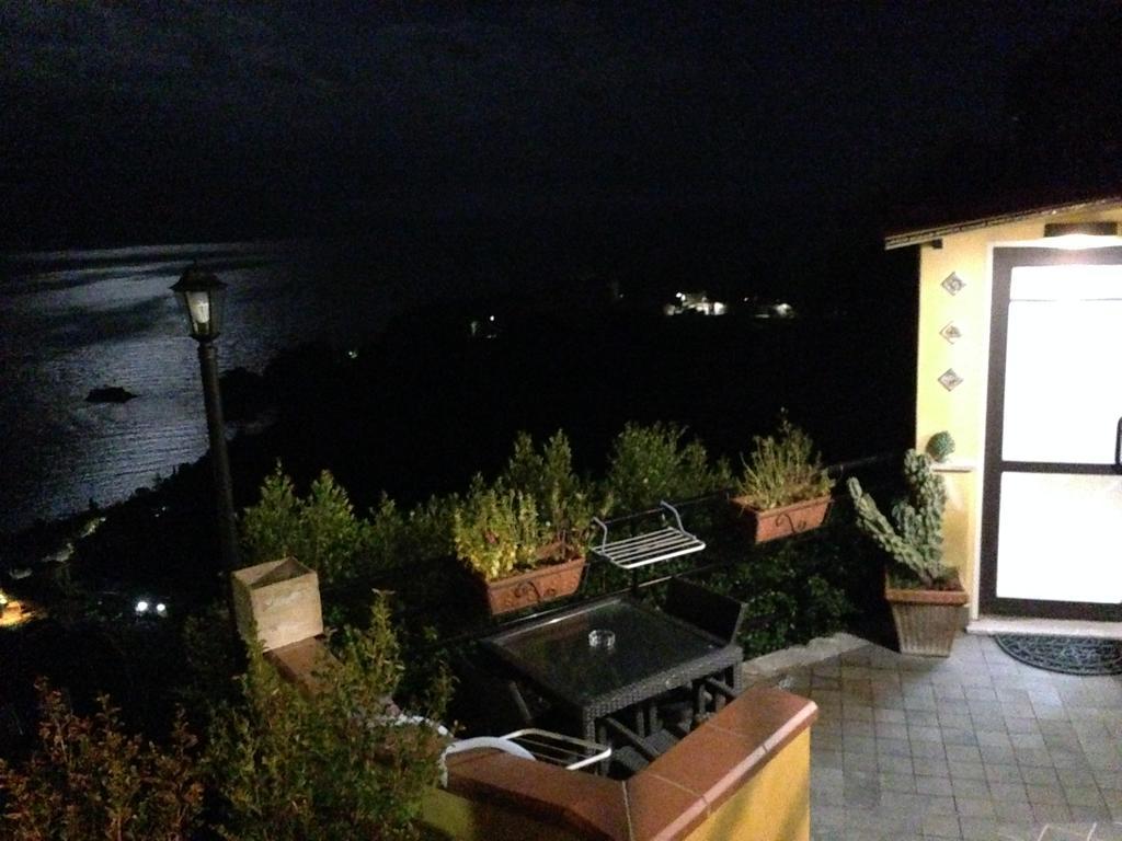 B&B La Terrazza Sul Mare ตาออร์มินา ภายนอก รูปภาพ
