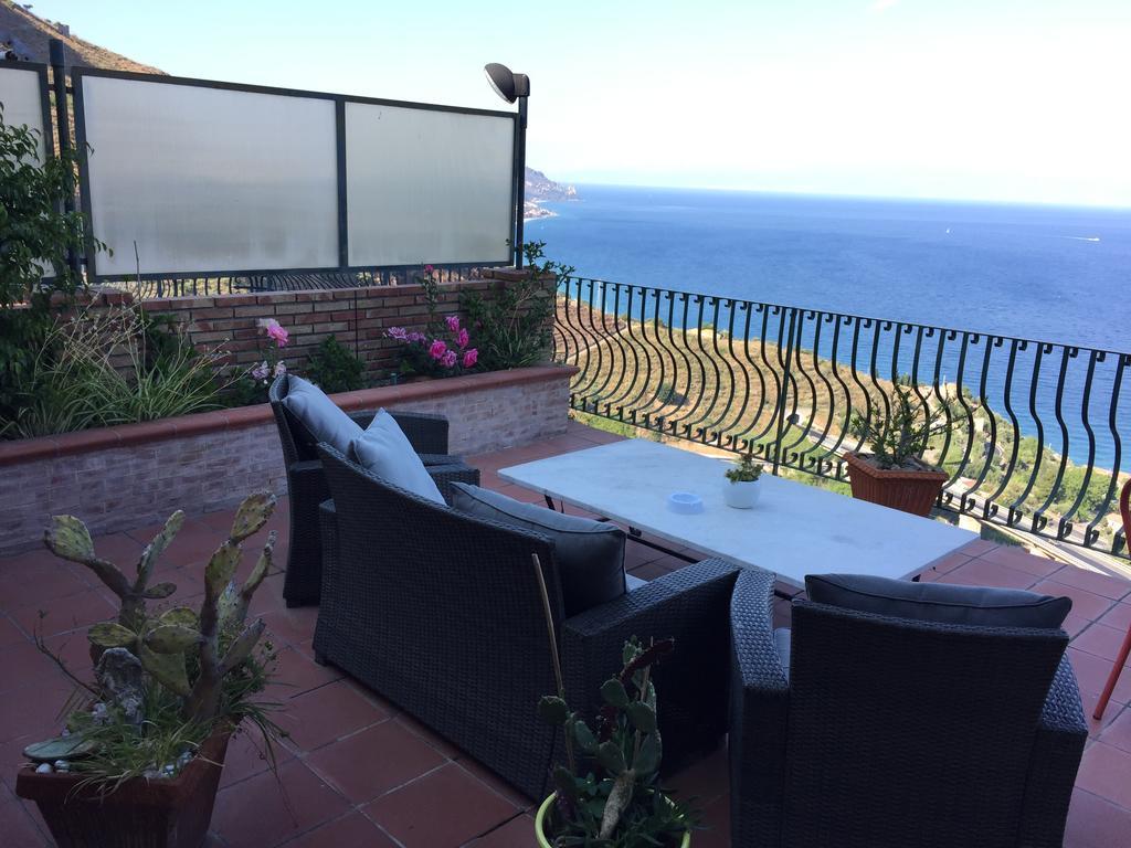 B&B La Terrazza Sul Mare ตาออร์มินา ภายนอก รูปภาพ