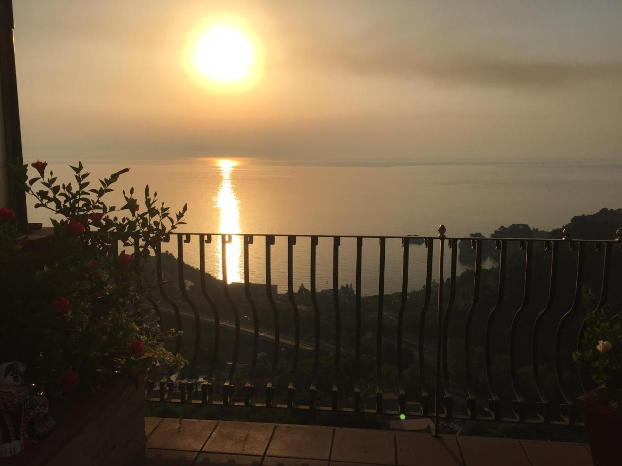 B&B La Terrazza Sul Mare ตาออร์มินา ภายนอก รูปภาพ