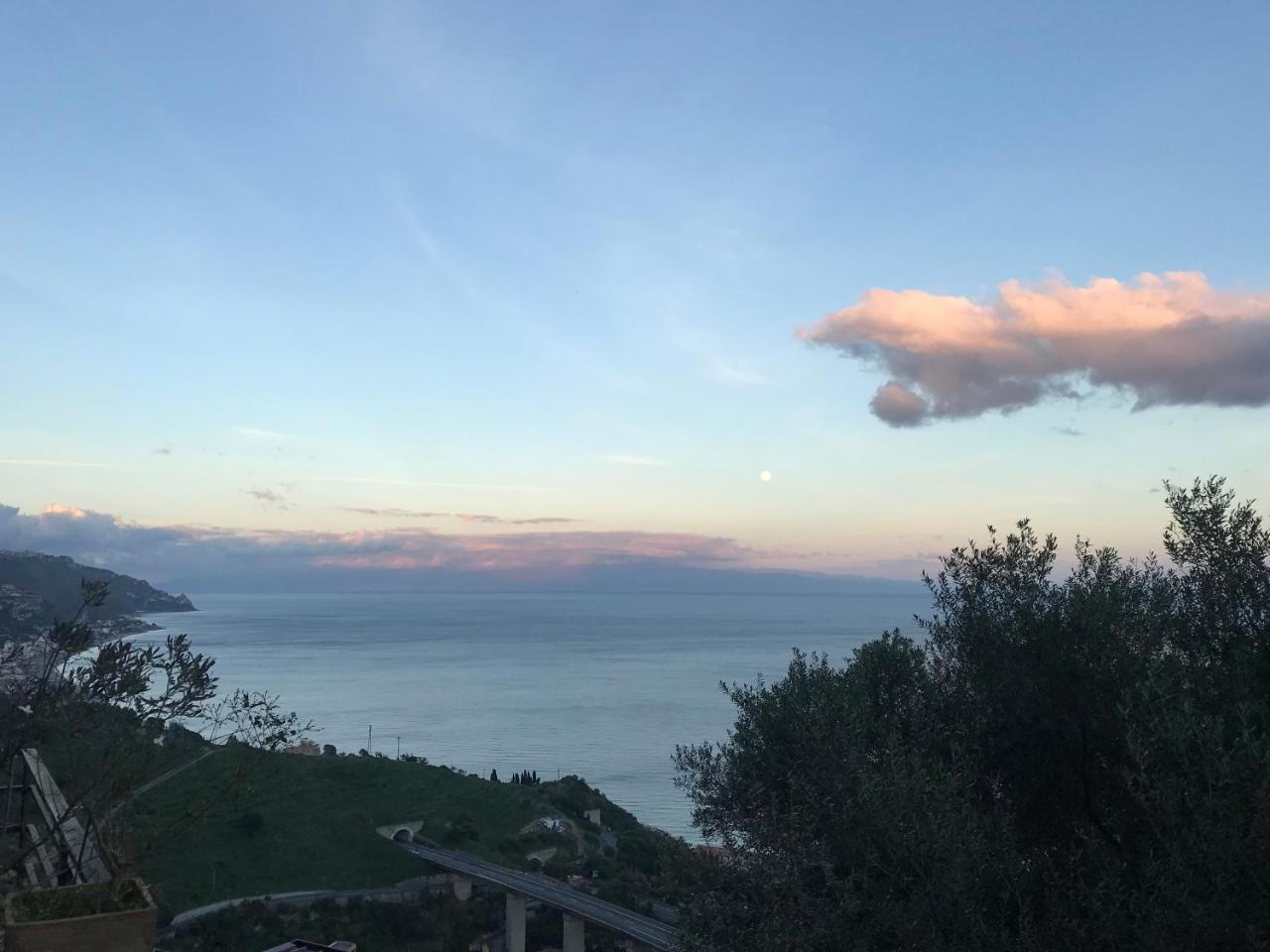 B&B La Terrazza Sul Mare ตาออร์มินา ภายนอก รูปภาพ