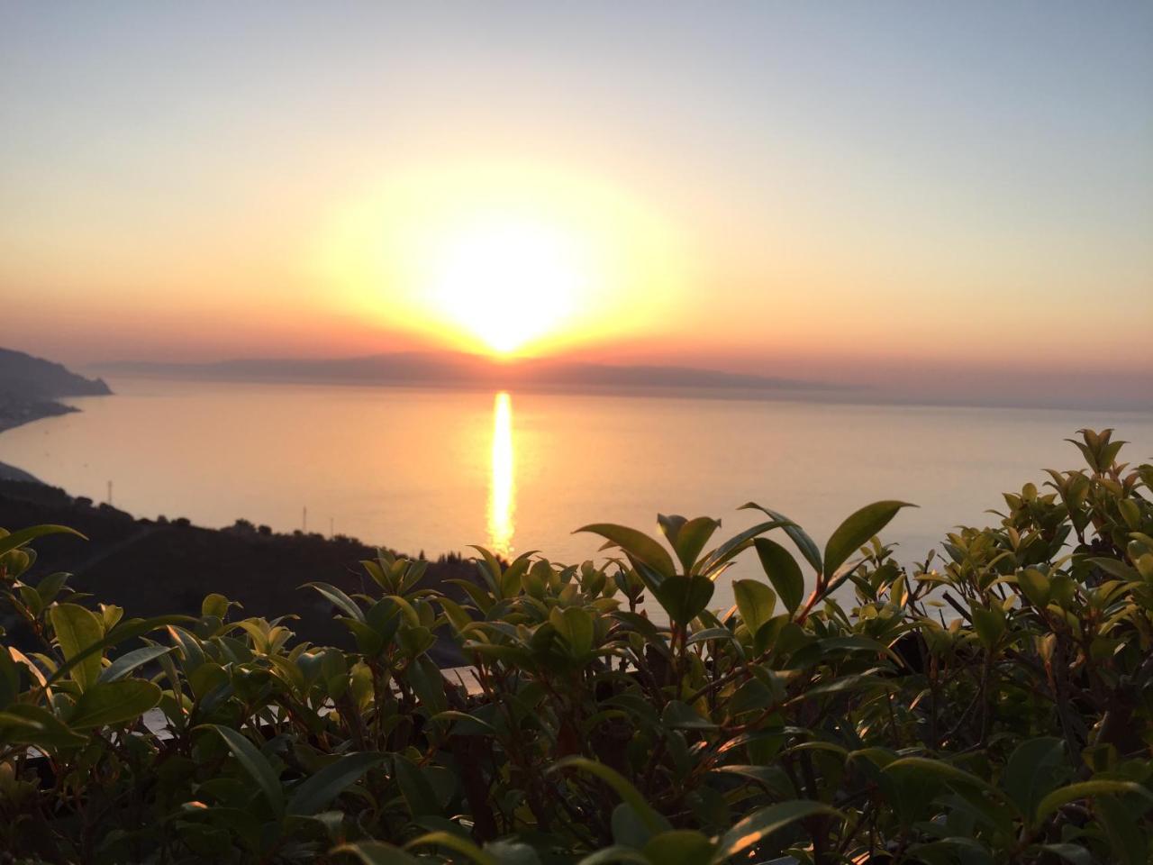 B&B La Terrazza Sul Mare ตาออร์มินา ภายนอก รูปภาพ